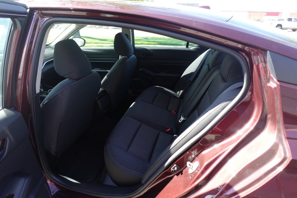 2024 Nissan Altima Image 10