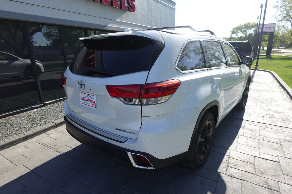 2018 Toyota Highlander Image 2