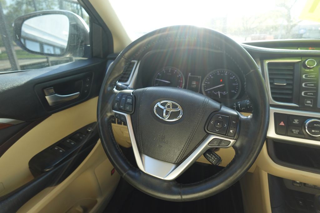 2018 Toyota Highlander Image 17