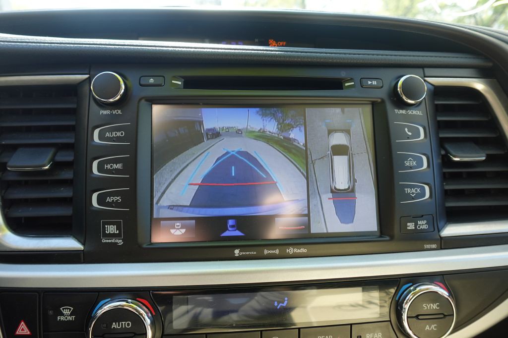 2018 Toyota Highlander Image 21