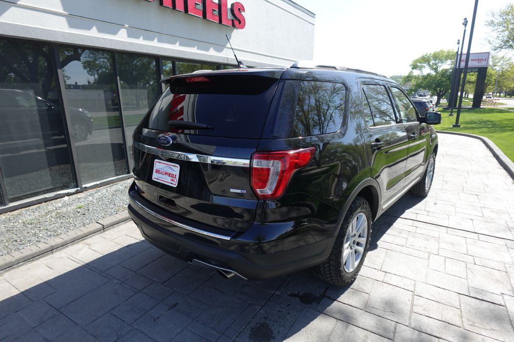 2018 Ford Explorer Image 2
