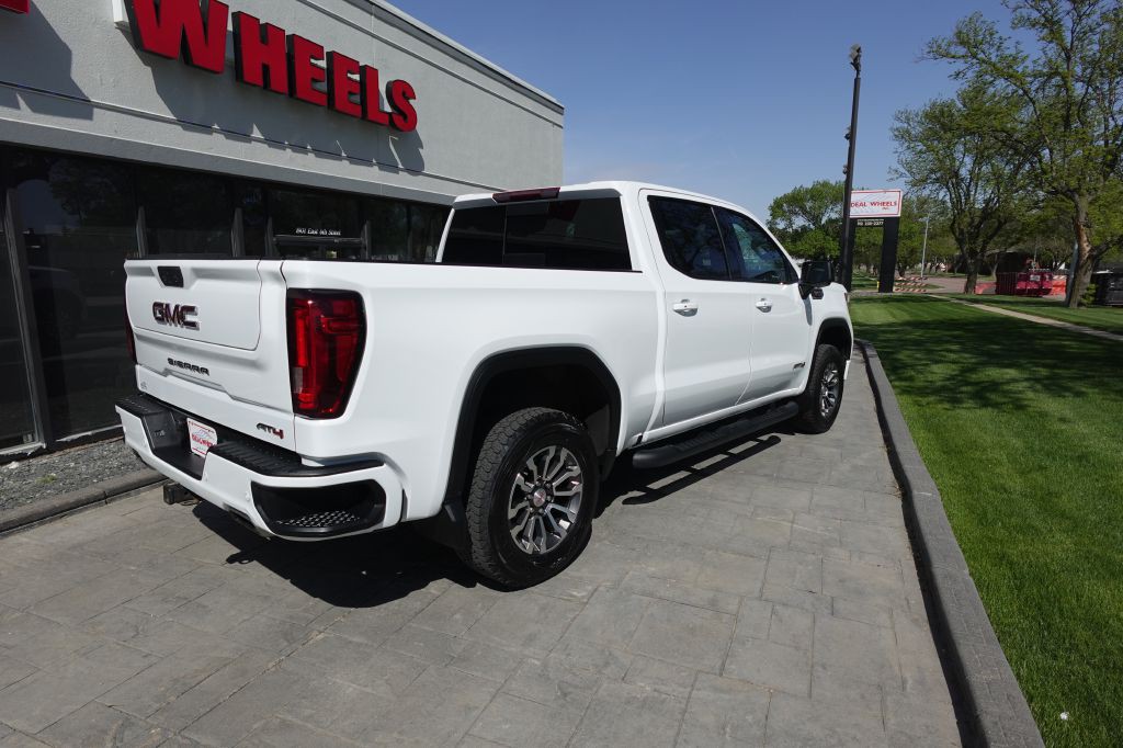 2020 GMC Sierra Image 2