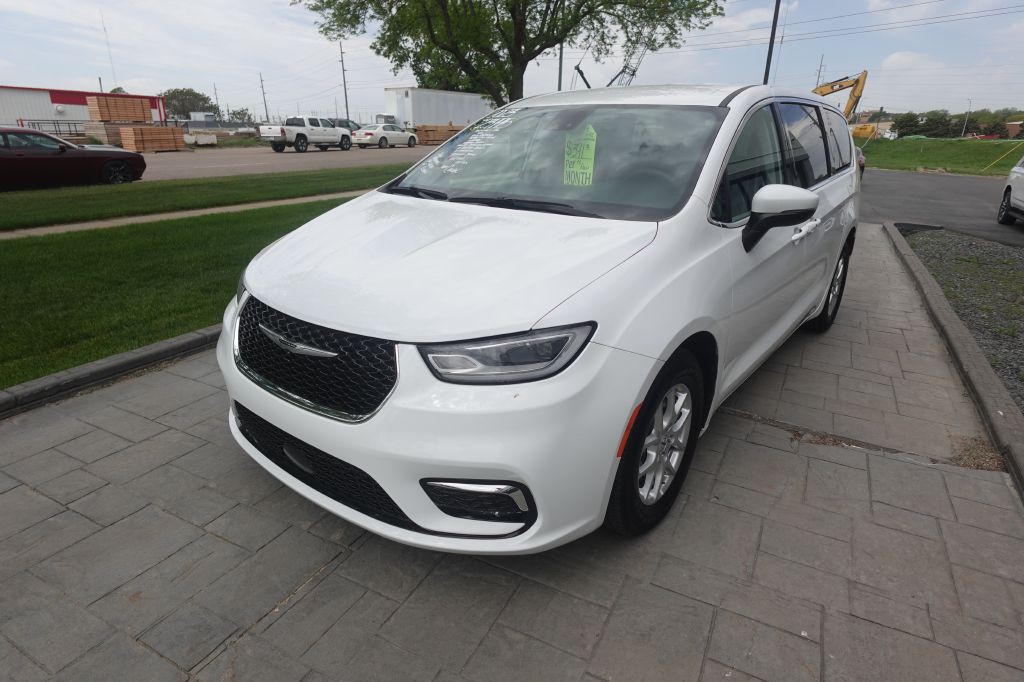 2023 Chrysler Pacifica Image 6