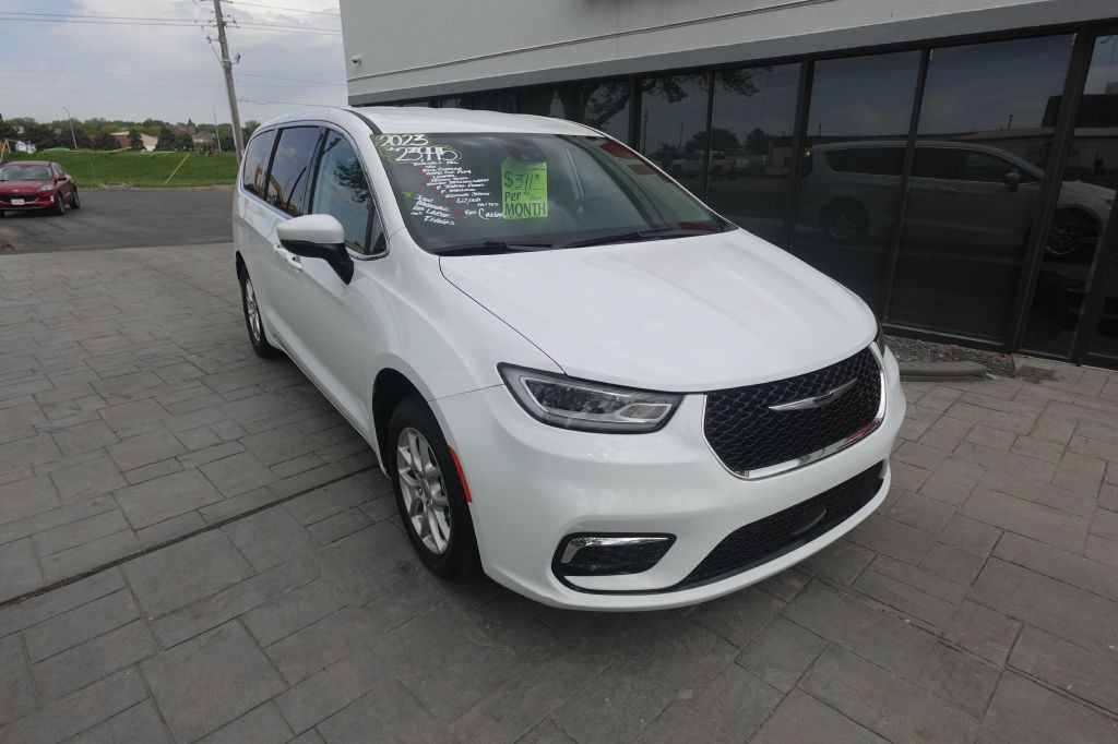 2023 Chrysler Pacifica Image 8