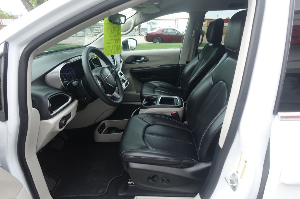 2023 Chrysler Pacifica Image 9