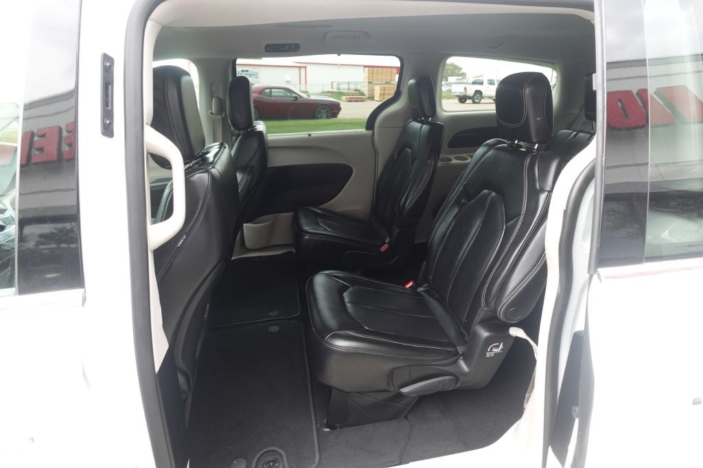 2023 Chrysler Pacifica Image 10