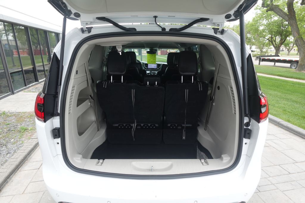 2023 Chrysler Pacifica Image 12