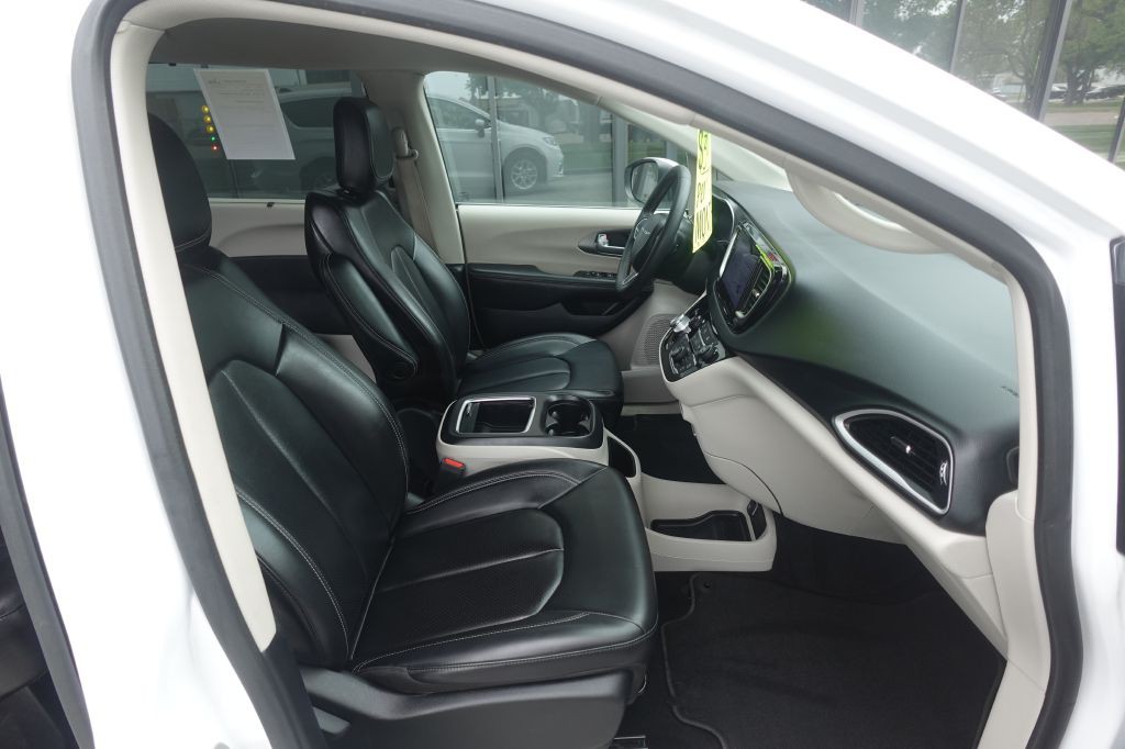 2023 Chrysler Pacifica Image 15
