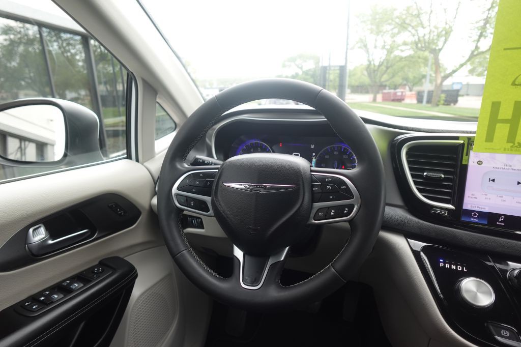 2023 Chrysler Pacifica Image 16