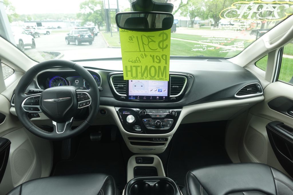 2023 Chrysler Pacifica Image 17