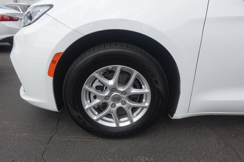 2023 Chrysler Pacifica Image 20