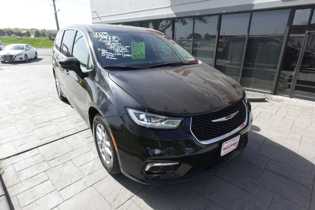 2023 Chrysler Pacifica Image 8