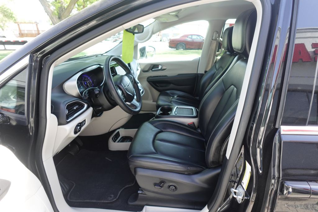 2023 Chrysler Pacifica Image 9