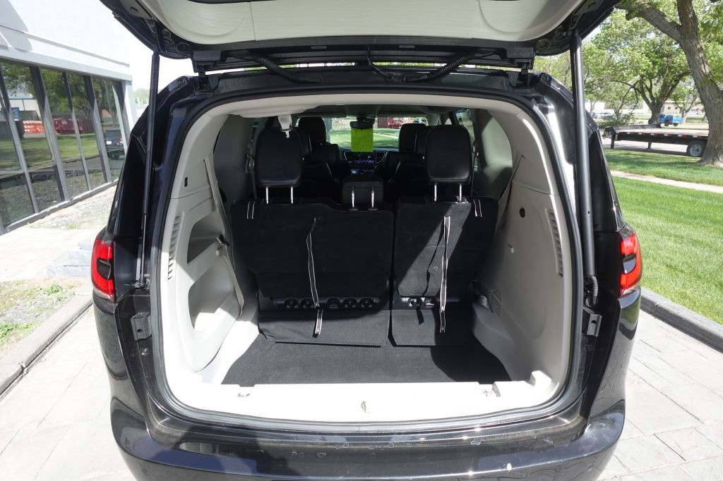 2023 Chrysler Pacifica Image 12