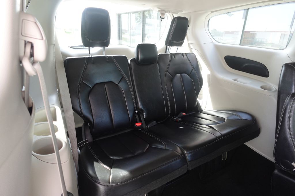 2023 Chrysler Pacifica Image 13