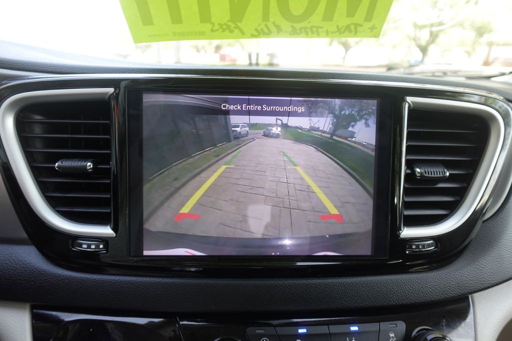 2023 Chrysler Pacifica Image 19