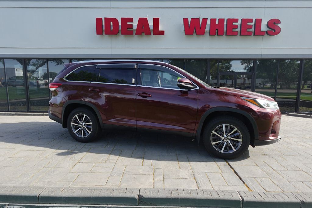 2019 Toyota Highlander Image 1