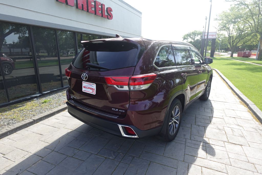 2019 Toyota Highlander Image 2