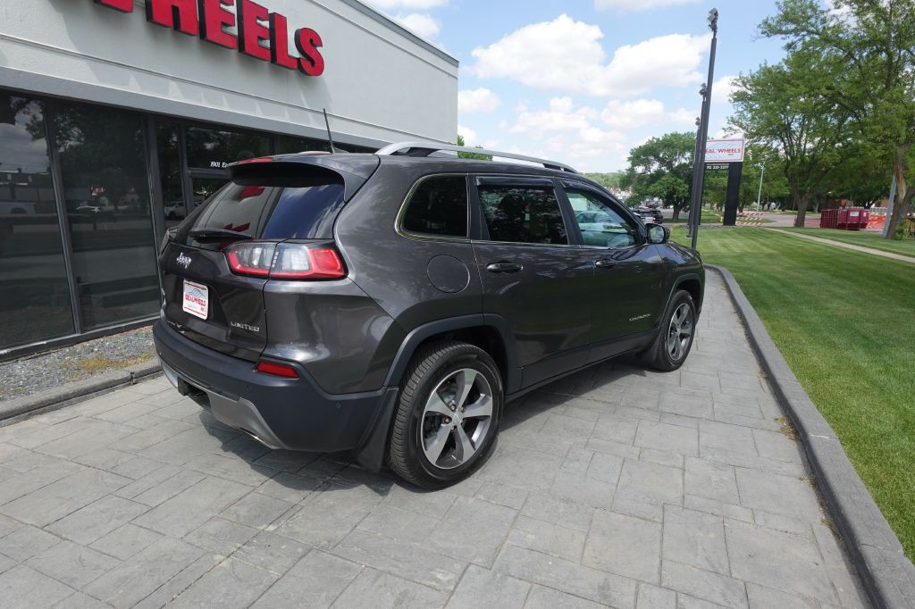 2019 Jeep Cherokee Image 3