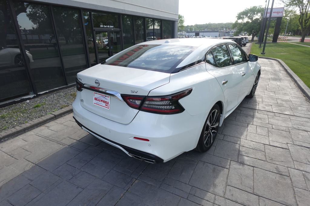 2023 Nissan Maxima Image 2