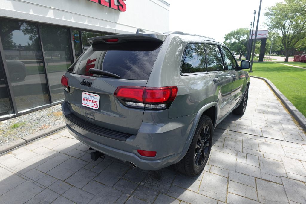 2020 Jeep Grand Cherokee Image 2