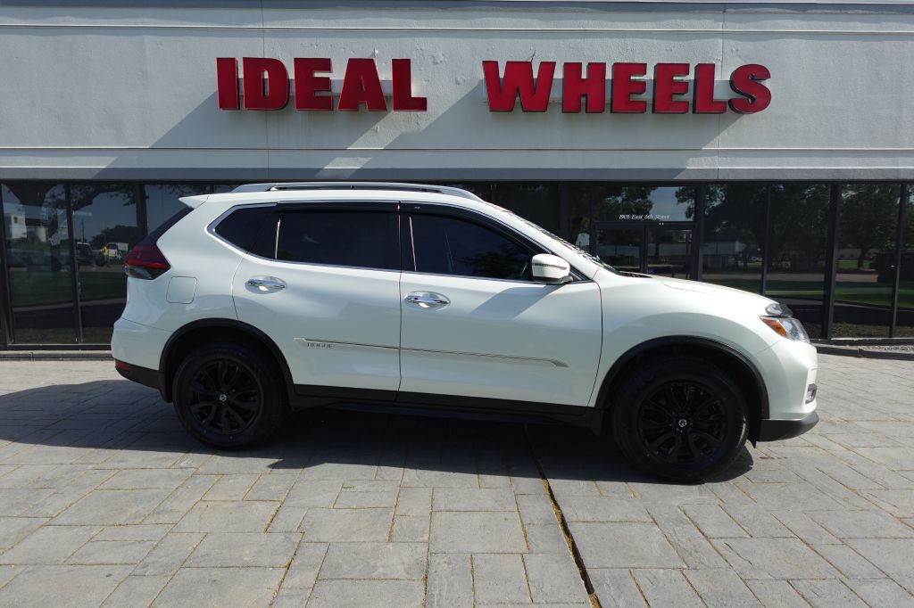 2018 Nissan Rogue Image 1