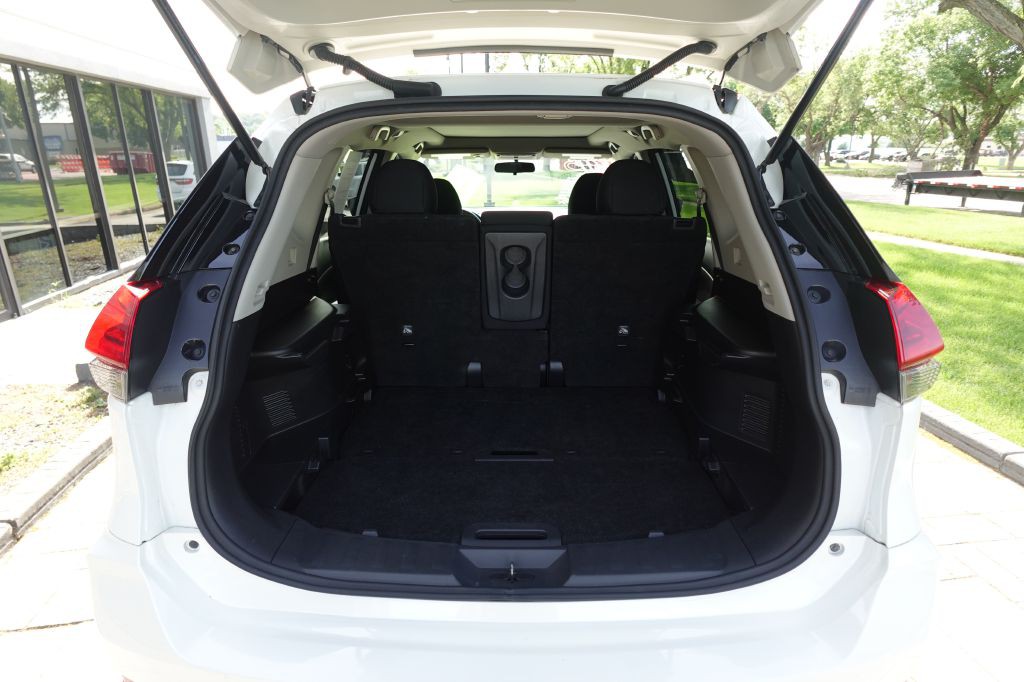 2018 Nissan Rogue Image 11