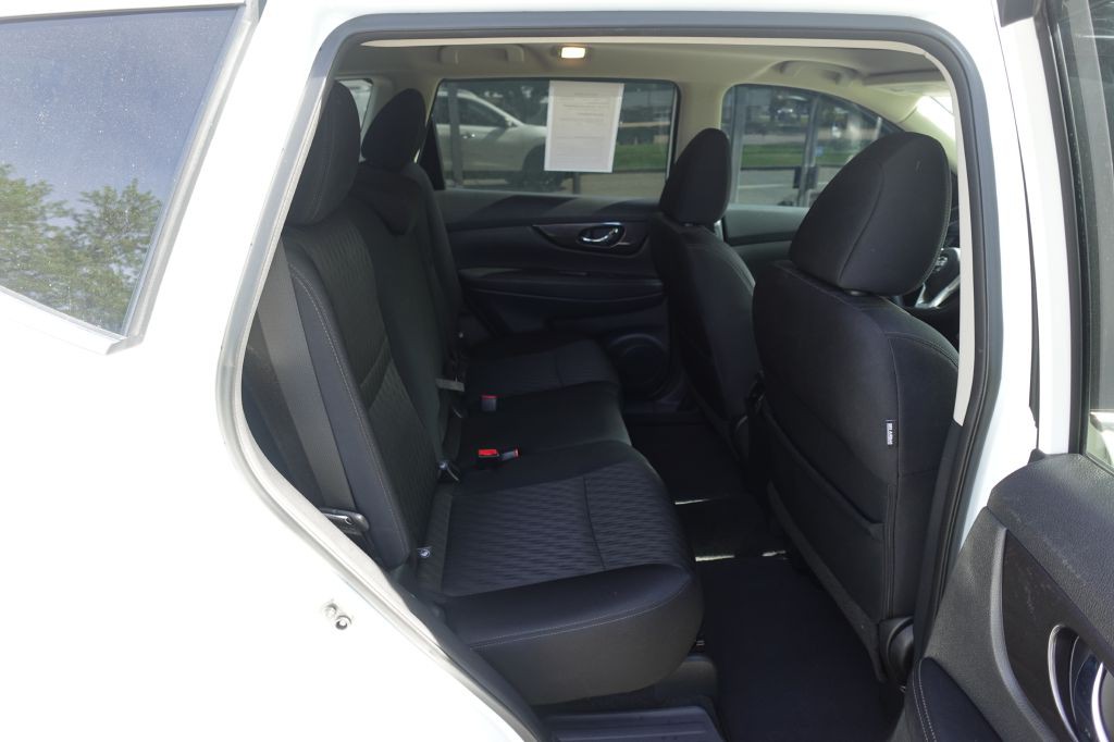 2018 Nissan Rogue Image 12