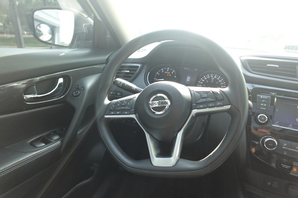 2018 Nissan Rogue Image 15