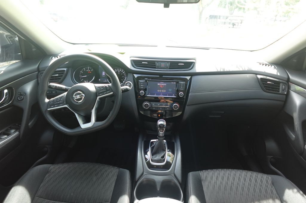 2018 Nissan Rogue Image 16