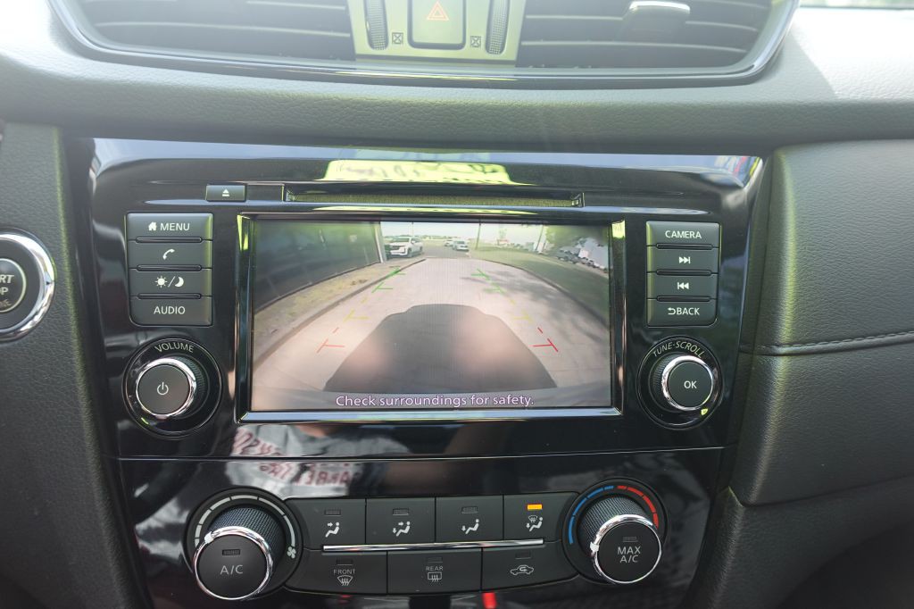 2018 Nissan Rogue Image 18