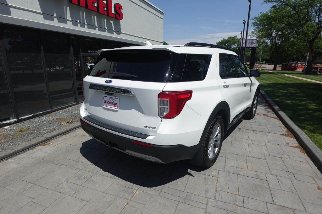 2023 Ford Explorer Image 2