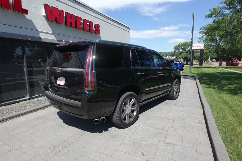 2019 Cadillac Escalade Image 3
