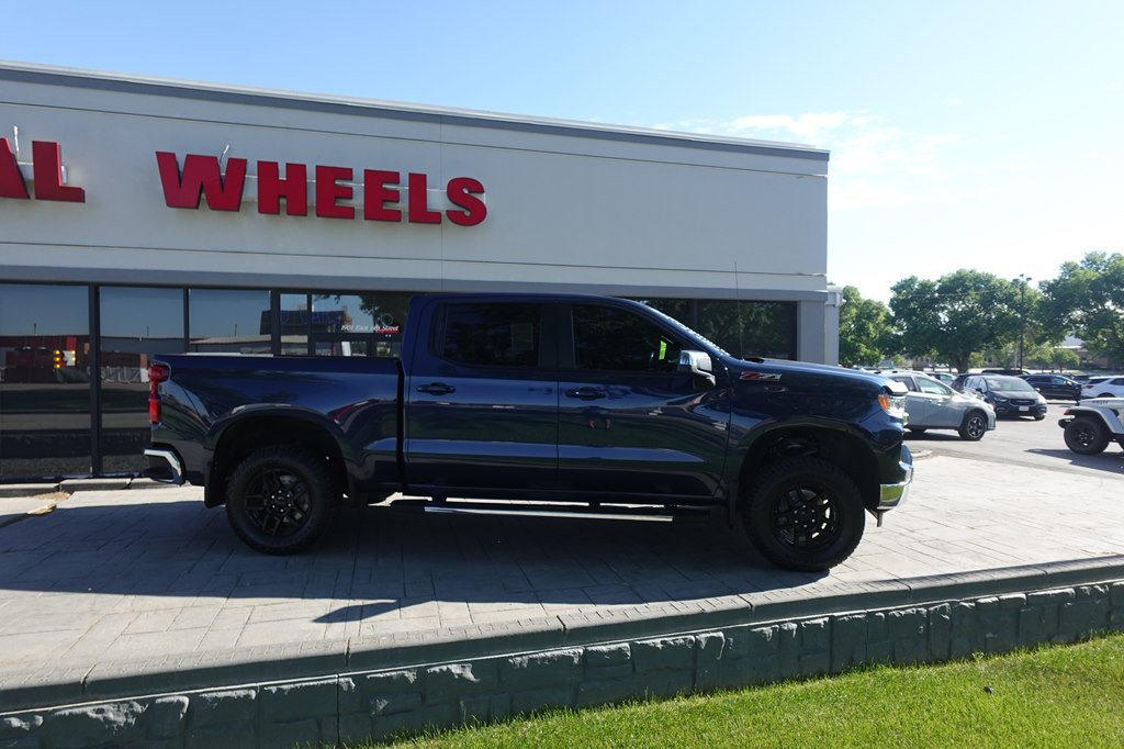 2023 Chevrolet Silverado 1500 Image 2