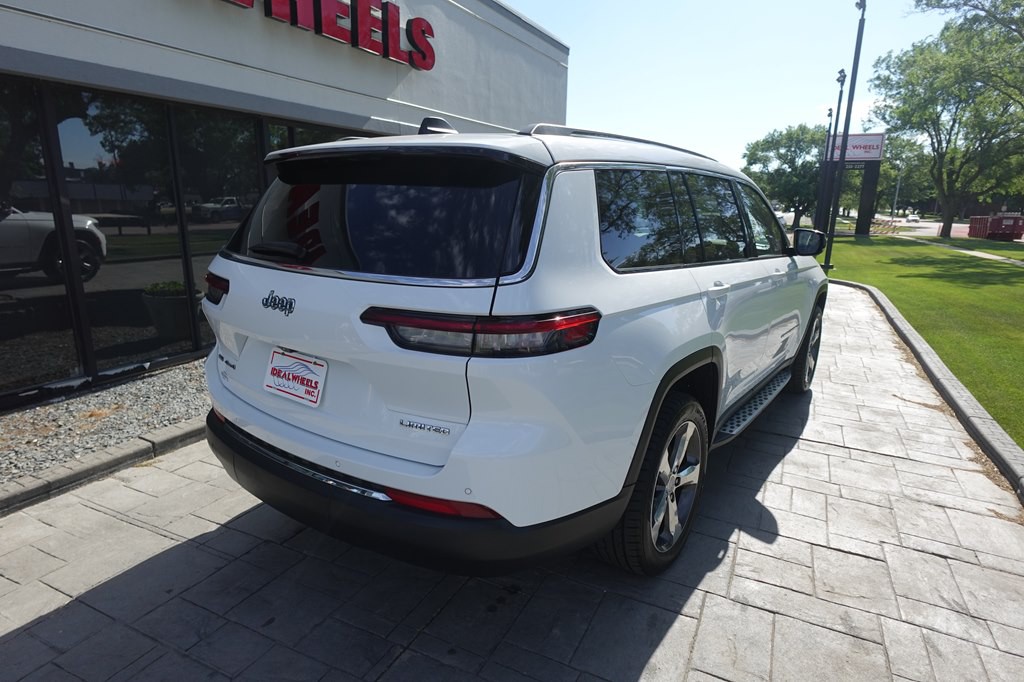 2022 Jeep Grand Cherokee Image 2
