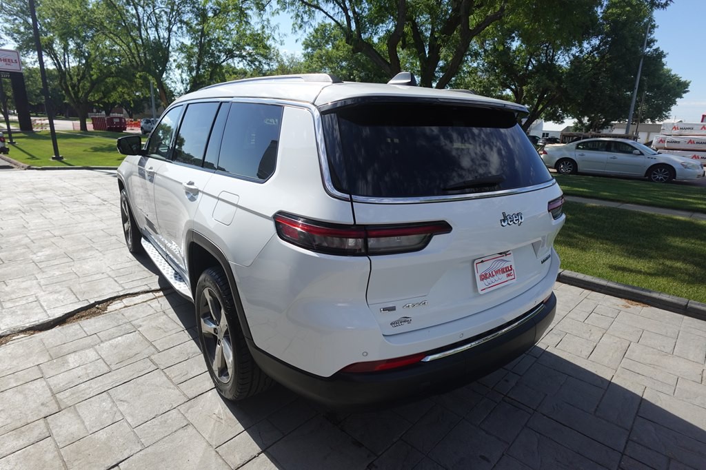2022 Jeep Grand Cherokee Image 4