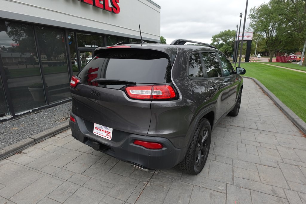 2018 Jeep Cherokee Image 2