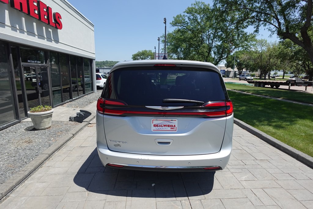 2023 Chrysler Pacifica Image 3
