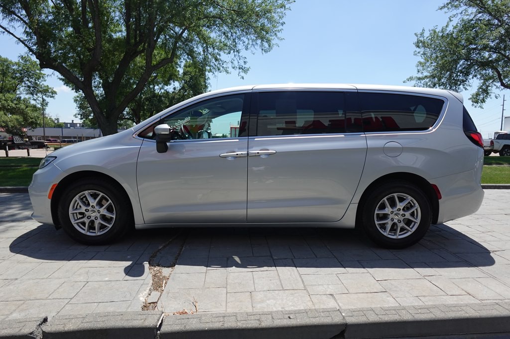 2023 Chrysler Pacifica Image 5