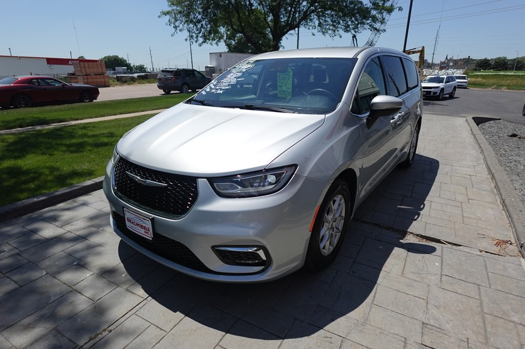 2023 Chrysler Pacifica Image 6