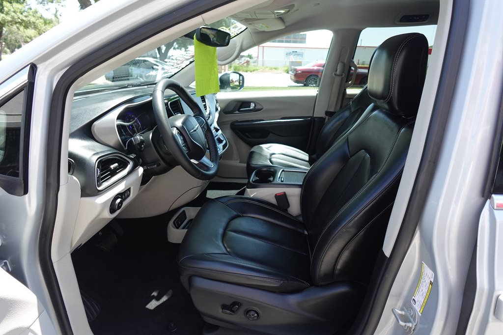 2023 Chrysler Pacifica Image 9