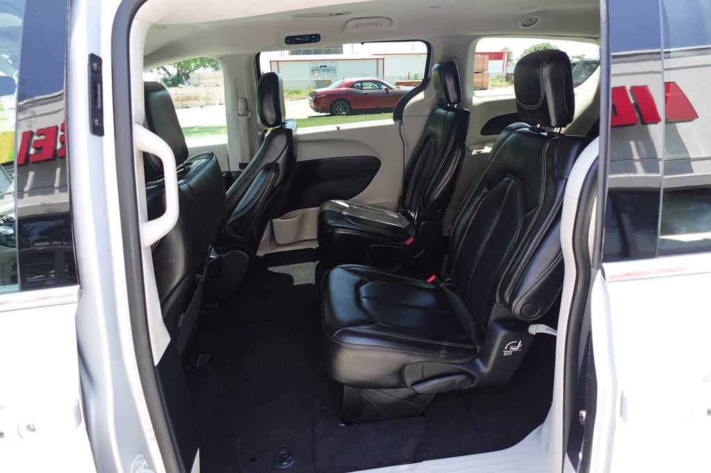 2023 Chrysler Pacifica Image 10
