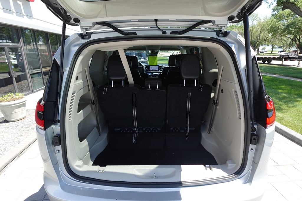 2023 Chrysler Pacifica Image 12