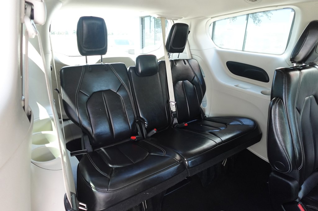 2023 Chrysler Pacifica Image 13