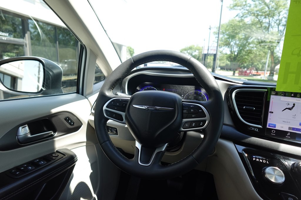 2023 Chrysler Pacifica Image 16