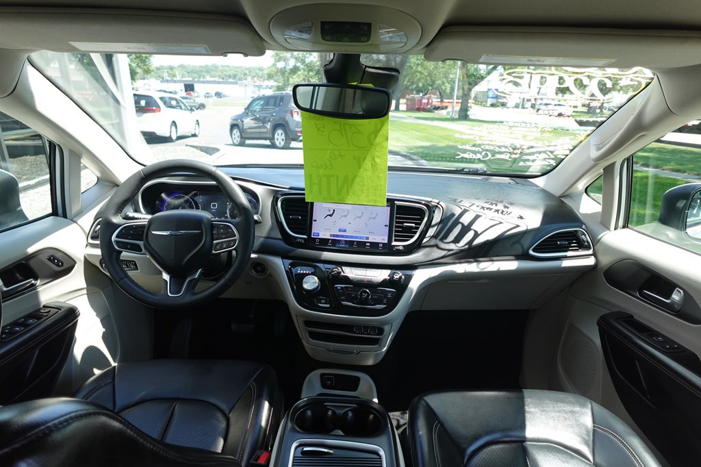 2023 Chrysler Pacifica Image 17