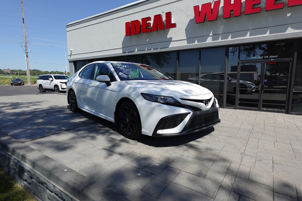 2024 Toyota Camry Image 2