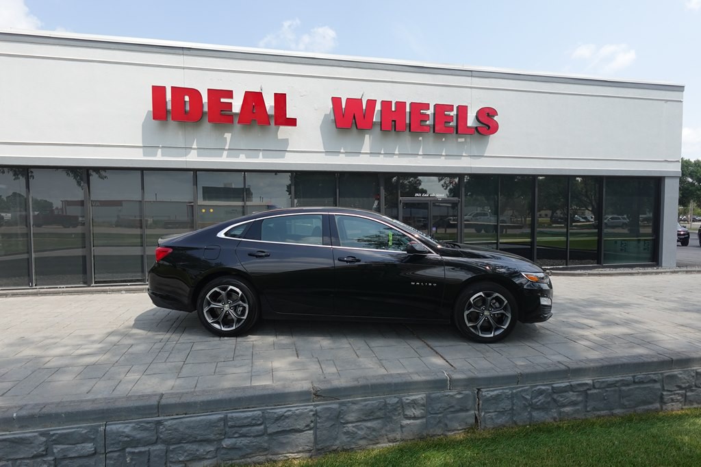 2024 Chevrolet Malibu Image 1