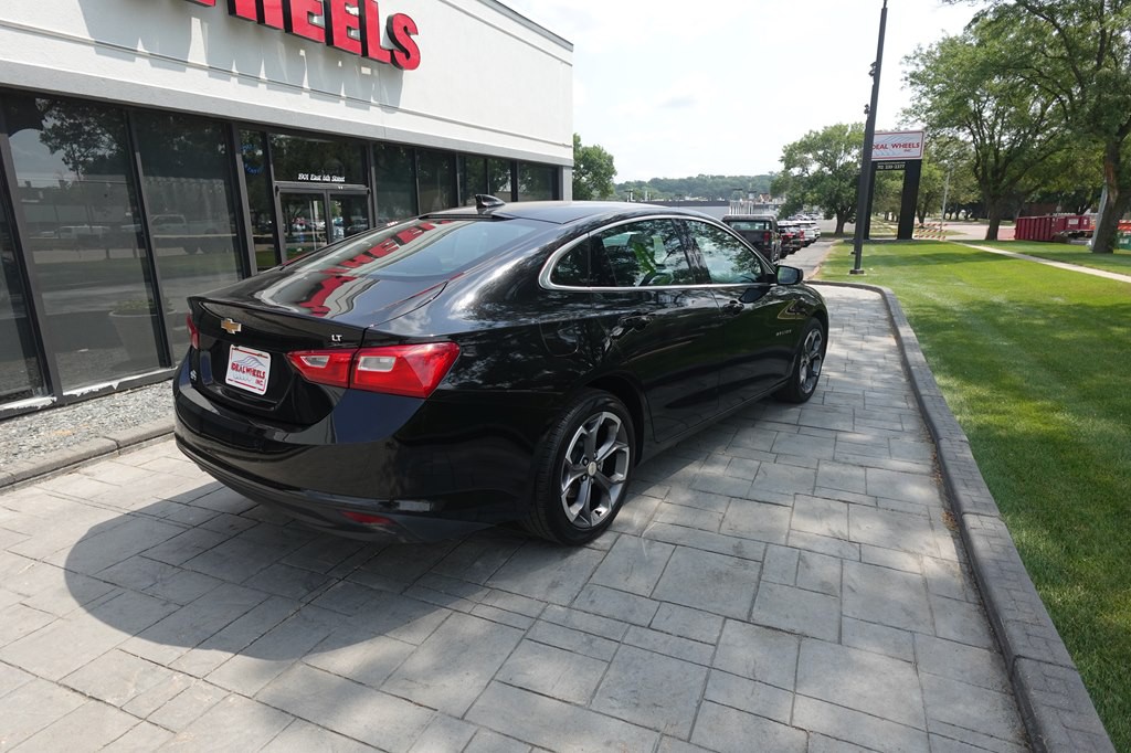 2024 Chevrolet Malibu Image 3