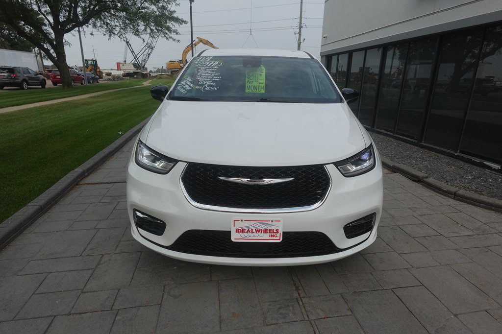 2024 Chrysler Pacifica Image 7